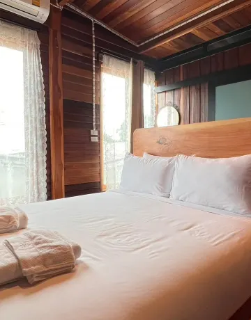 ห้องพร้อมเครื่องปรับอากาศ(เตียงควีนไซส์)