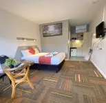 Cobb Inlander Motel Hotels in Hay South