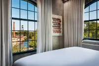 The Loom Hotel, Tapestry Collection by Hilton - parking