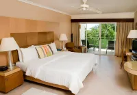 Mango Bay All Inclusive Hotels in Little Battaleys