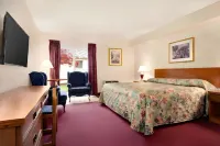 Travelodge by Wyndham Port Elgin Hotels in Port Elgin