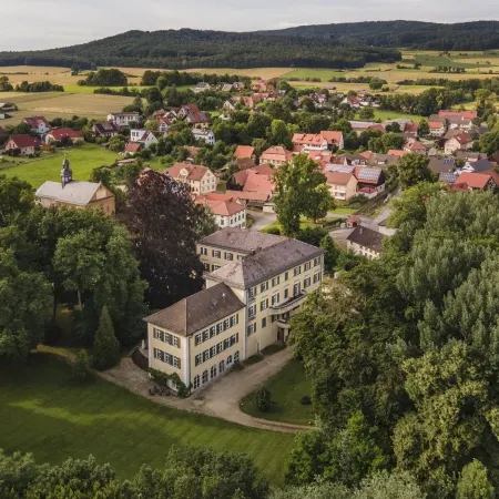 Schloss Burgellern Отели в г. Шеслиц