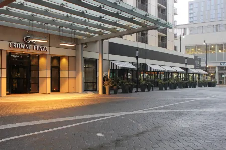 Crowne Plaza Chicago West Loop
