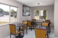 Super 8 by Wyndham Olney Hotels in Olney