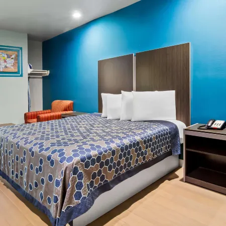 Econo Lodge Inn & Suites Channelview - Houston East