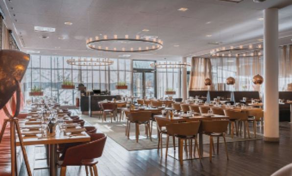 5. 코트야드 바이 ..