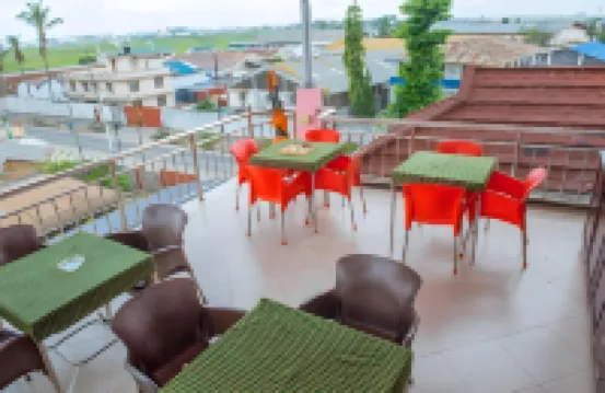 機場中轉山林小屋