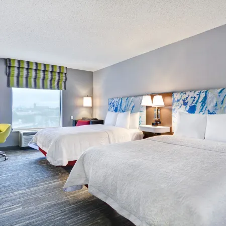 Hampton Inn & Suites Newark-Harrison-Riverwalk