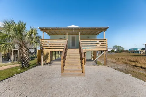 Beach Cottage - excellent Gulf Shores location with easy beach access