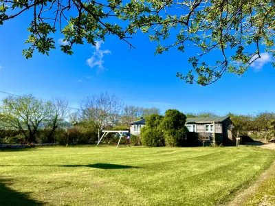 Luxury lodge with hot tub at foot of South Downs, near beach Ferring West Sussex