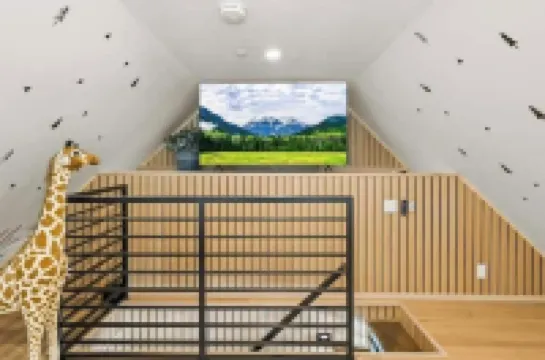 Modern Cozy Cabin Retreat