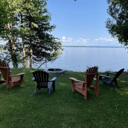 Heron Hideaway - Lakefront Home with Mountain Views- Hot Tub Отели в г. Шамплейн