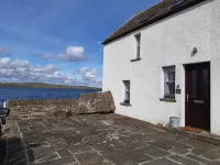 Unique Seaside Cottage in a picturesque village . Hotels in Orkney