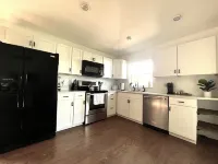 Family-friendly home near Downtown, Stadium, & Beaches. Hotel a Jupiter