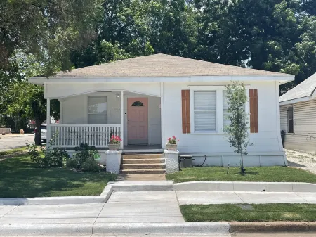 Clay Cottage- Magnolia, Baylor and Downtown Waco