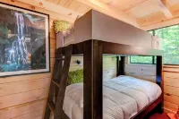 2 Bedroom Cabin in DuPont State Park with Loft, Hot-Tub, and Sauna(Read Rules)