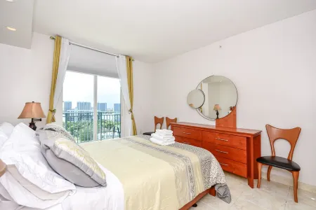 stunning penthouse steps from the ocean Отели в г. Санни-Айлс-Бич