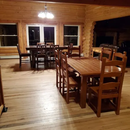Secluded luxury lodge that sleeps 34 in beds