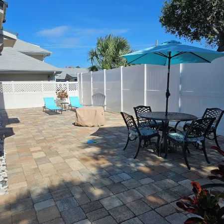 1ST STREET RETREAT UPDATED DOG FRIENDLY APARTMENT WITH FENCED IN YARD!!