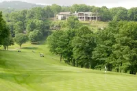 All Your Vacation Needs! Walk to the Slopes!