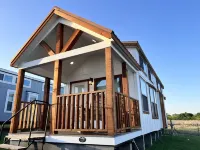Farm Stay in a Tiny House on the Farm . Entire space Hotels near Club Wildflower