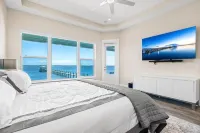 Casamigos. Luxury waterfront-Swim with Dolphins-Private Beach. Pet Friendly!