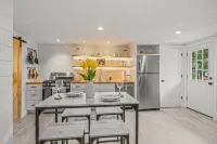 Fall Getaway Condo in Dennis Village. Walk to Treats