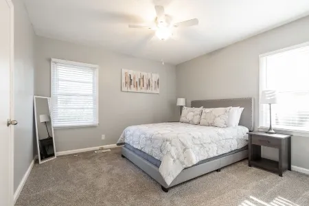 Nice and Cozy 2 Bedroom  Home -10 min from Ft. Benning, GA