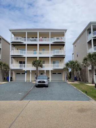 Exclusive Oceanside w/Pool, Elevator, 6 BR, Family Friendly, Steps from Beach