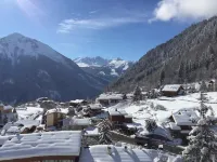 AT THE FOOT OF THE CHAMPAGNY EN VANOISE SLOPES LA PLAGNE-PARADISKI PARC DE LA VANOISE
