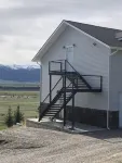 Golden Views In Every Direction! Hotels near Norris Hot Springs
