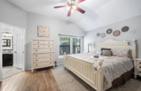 Family Retreat - Jetted Bathtub - Next to park with Pool, Tennis, & Playground! Hotels in Leander