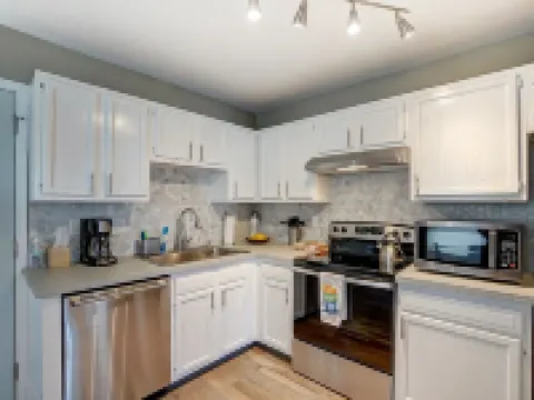 ChampionHill - Pick & Roll into Spooky Nook 2Bd Townhome with Off Street Parking Hotele w: Hamilton