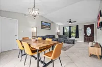 3-bedroom vacation home 12 minutes from Port St. Lucie Botanical Gardens Hotels in Port St. Lucie