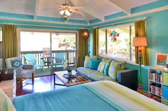 Tracy's Tropical Treasures earned "Best in Kihei" four times and 1 in Maui”