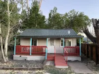 Mountain Avenue Cozy Cabin