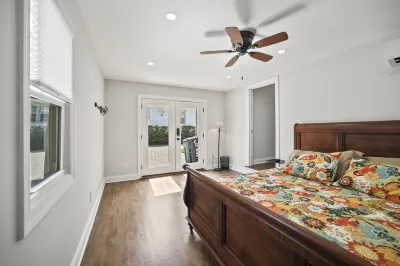 Oceanview, 4 houses from beach!  6 beach passes, chairs and umbrellas included!