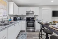 The Suite Spot 5 - minutes from casinos