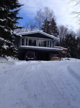 Cozy Tree Like House.  Walk to Market & Rest. Low Rates. 1 Mile to MT Snow.