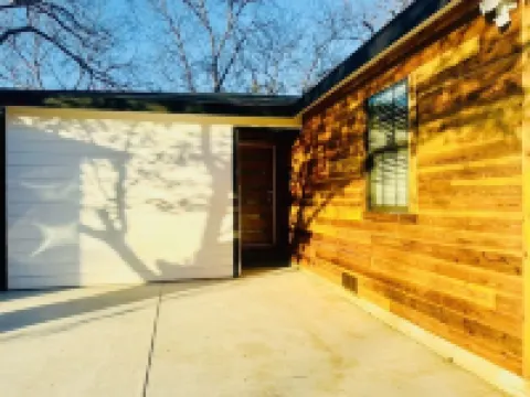 4 BR/2 BA walking distance to AT&T, Ranger Stadium, Texas Live, Six Flags