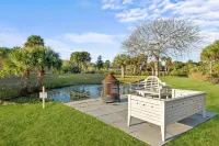 Castle, 2 Mstrs, Pvt Pickleball, Htd Pool/Spa, Mini-Golf, Fish, Dock, Ping Pong