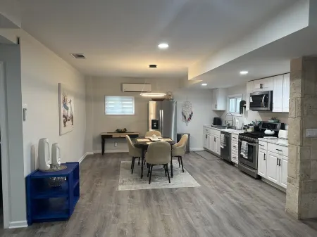 Modern beach apartment 1.0 mile to the beach...