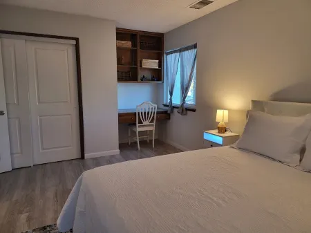 High Desert Dream 3bd/3bth, sleeps 8, fast Wi-Fi, smart TVs in all bedrooms