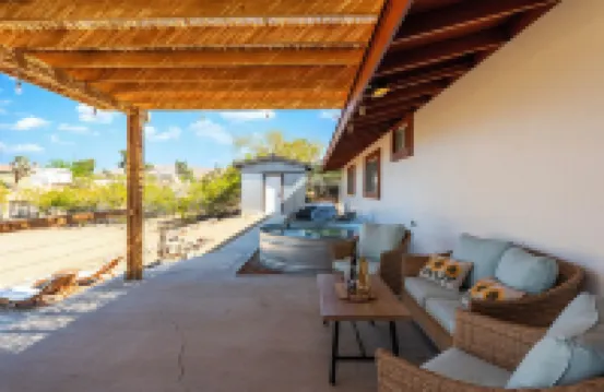 Desert Ruby: Stargaze, Spacious, Hot Tub, Fire pit, Fenced, Pet Friendly