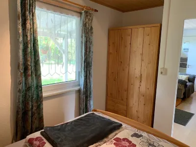 Quietly situated vacation bungalow on the edge for a family of 4 people Hotels in der Nähe von OCZ Oldtimer-Club Zeulenroda