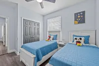 Newly Renovated Condo! 1.5 miles from Disney World