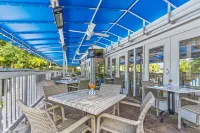 REMODELED LESS THAN 5 MINTUES FROM THE BEACH!!!