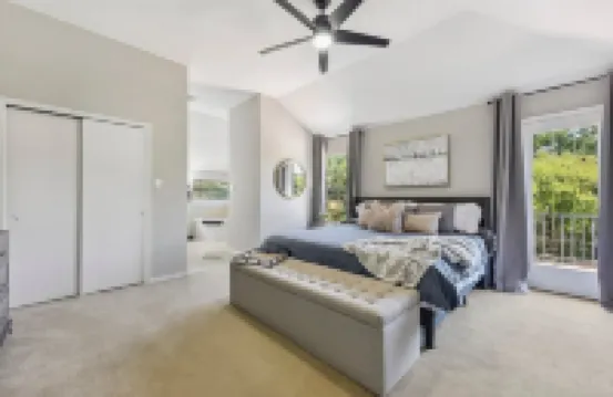 Large Family Private Home - HOT TUB, Pool, Pool Table, game room, dog friendly!