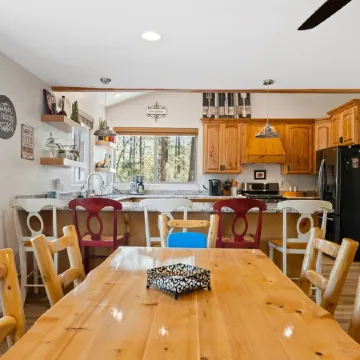 Green Elk Retreat Cabin, Cozy Cabin - large side yard with wildlife