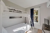 Grange Hill Farmhouse - unwind in wine country, 15 minutes from Lake Michigan - Homestays